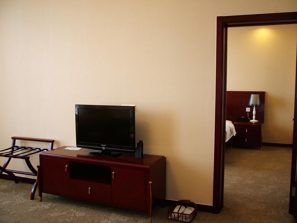 Fuxing Oriental Boutique Hotel Chifeng Room photo