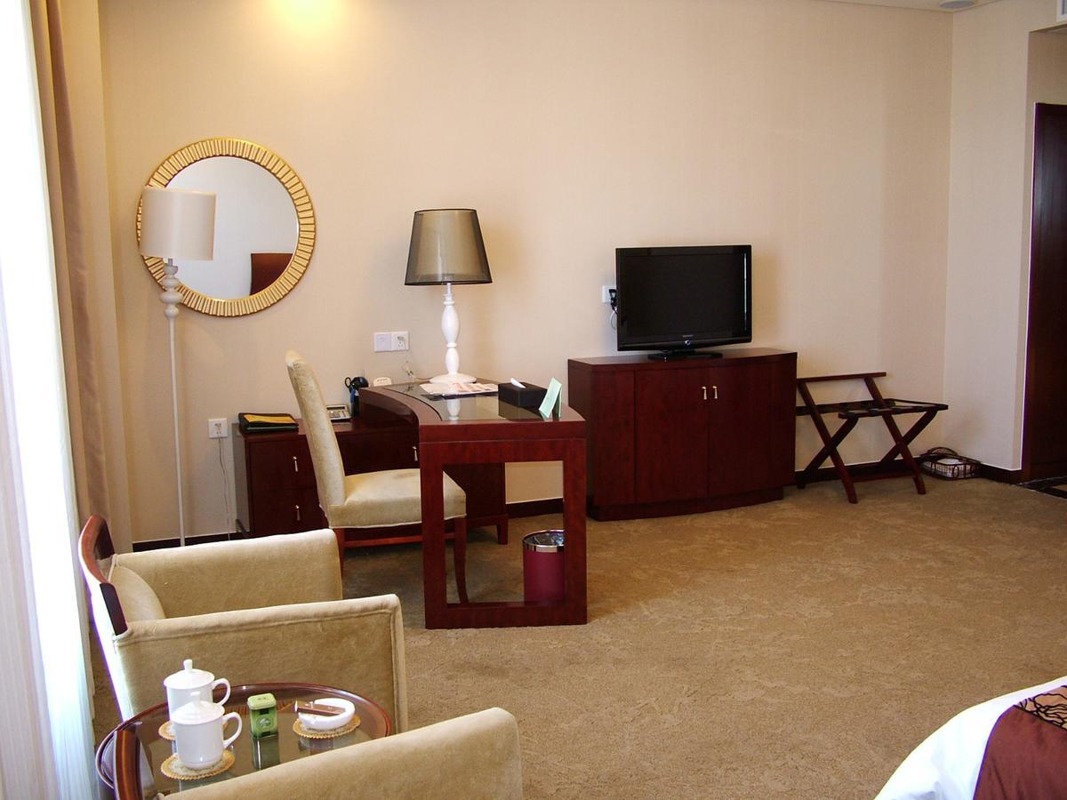 Fuxing Oriental Boutique Hotel Chifeng Room photo