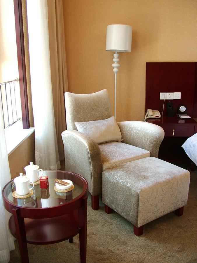 Fuxing Oriental Boutique Hotel Chifeng Room photo