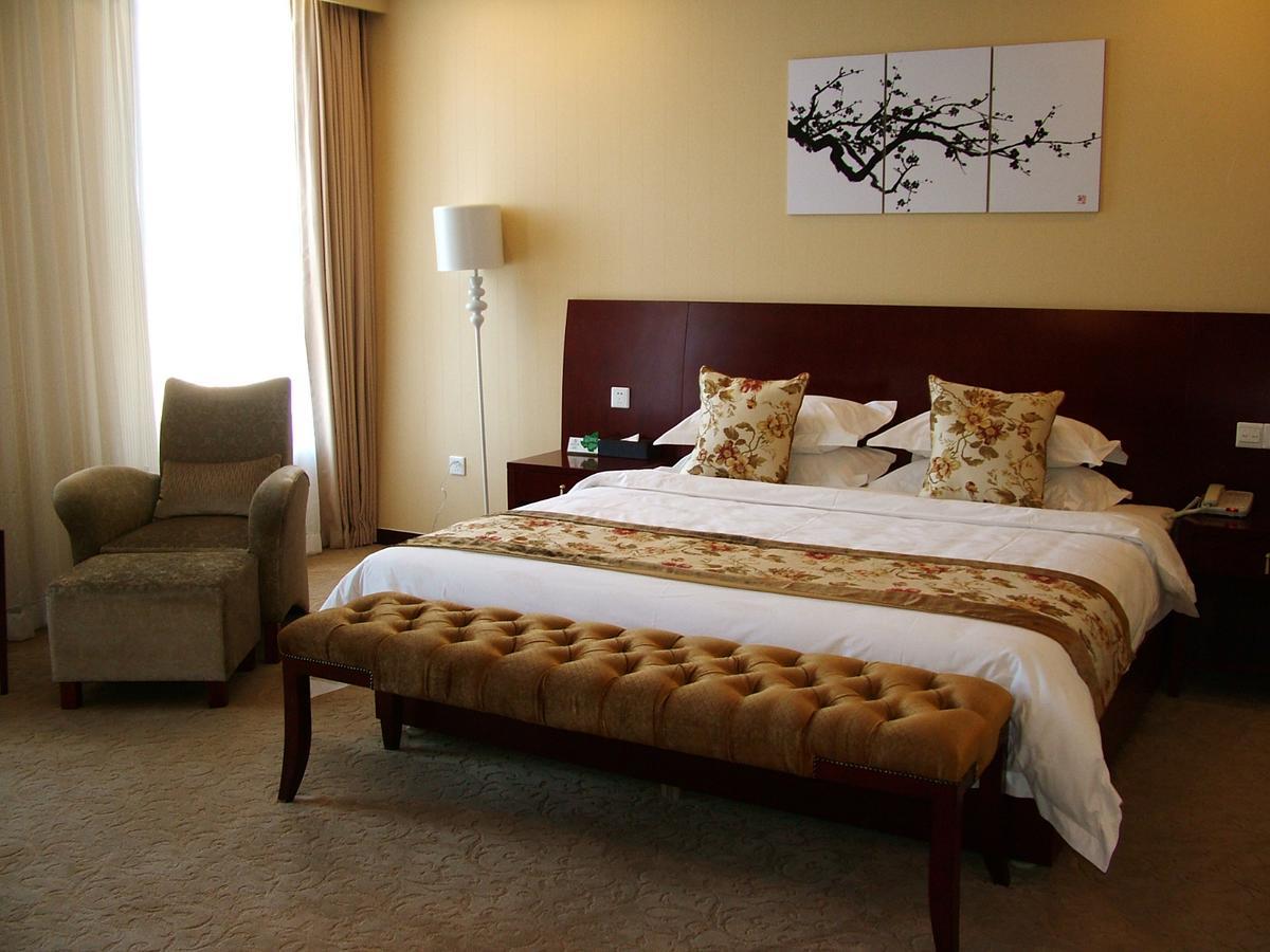 Fuxing Oriental Boutique Hotel Chifeng Room photo